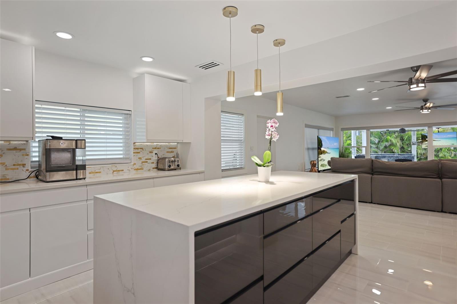 16015 REDINGTON DR, REDINGTON BEACH, FL, 33708