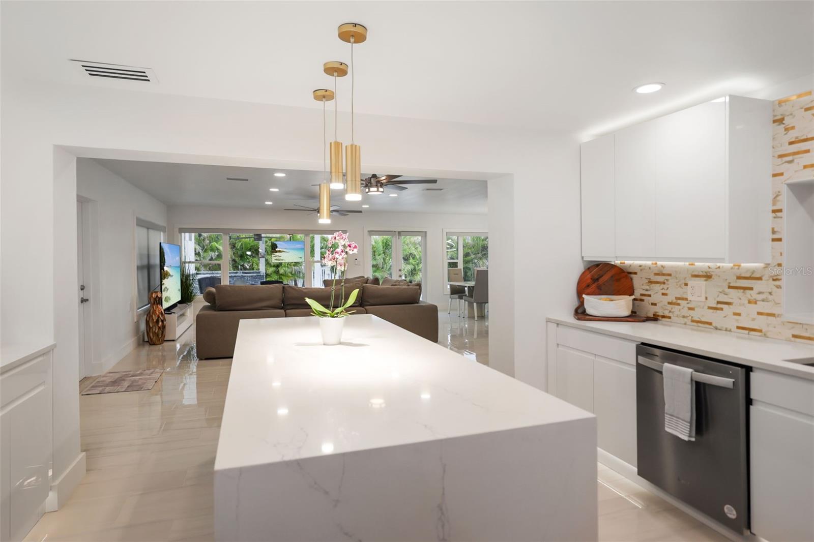 16015 REDINGTON DR, REDINGTON BEACH, FL, 33708