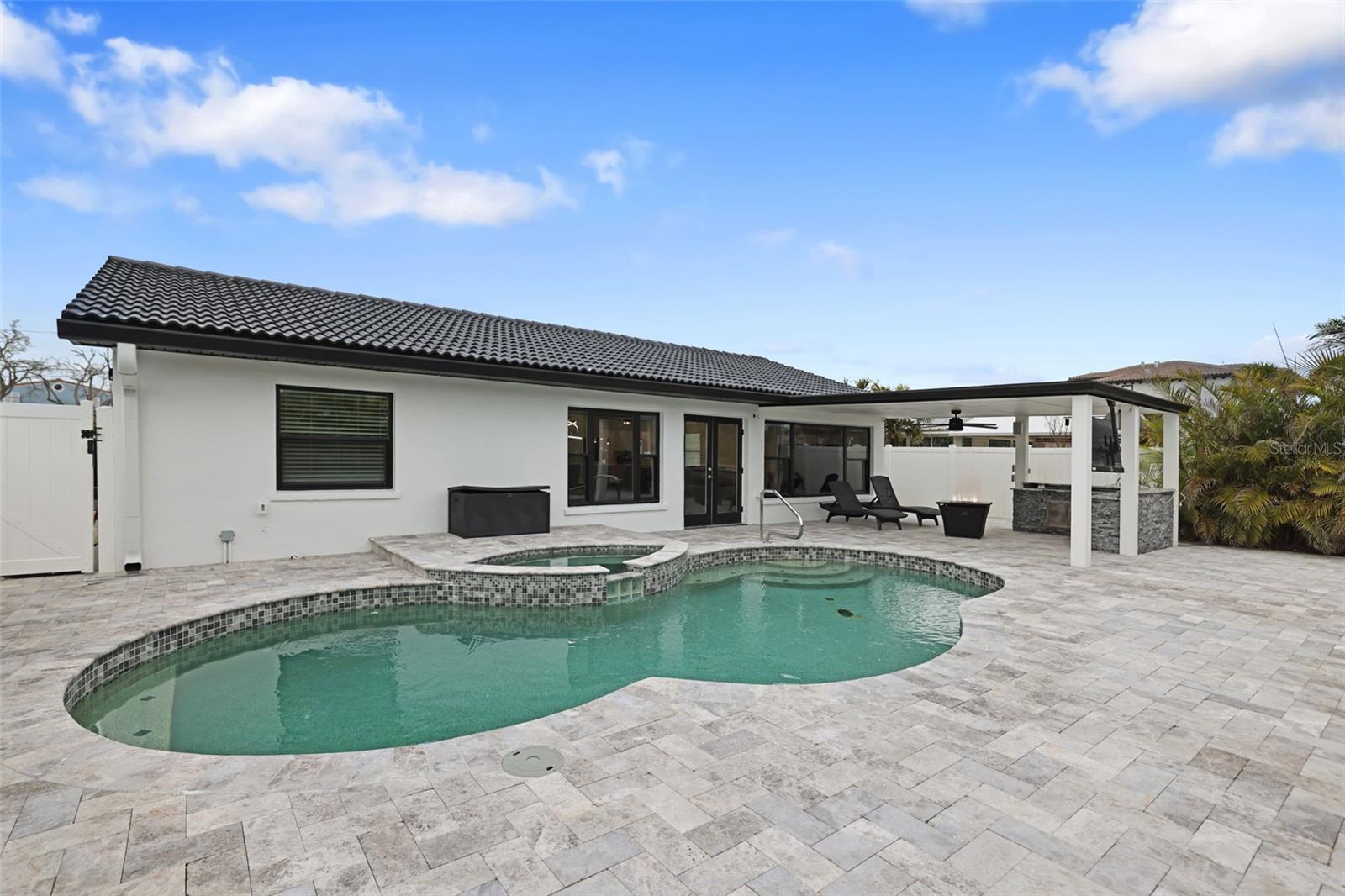 16015 REDINGTON DR, REDINGTON BEACH, FL, 33708