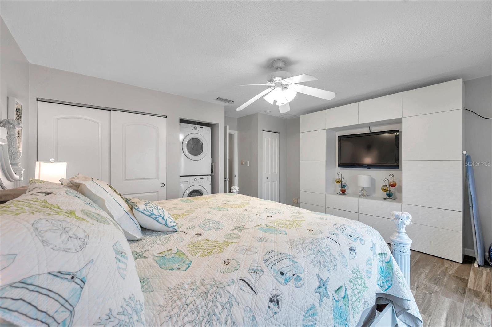 5258 BEACH DR SE, ST PETERSBURG, FL, 33705