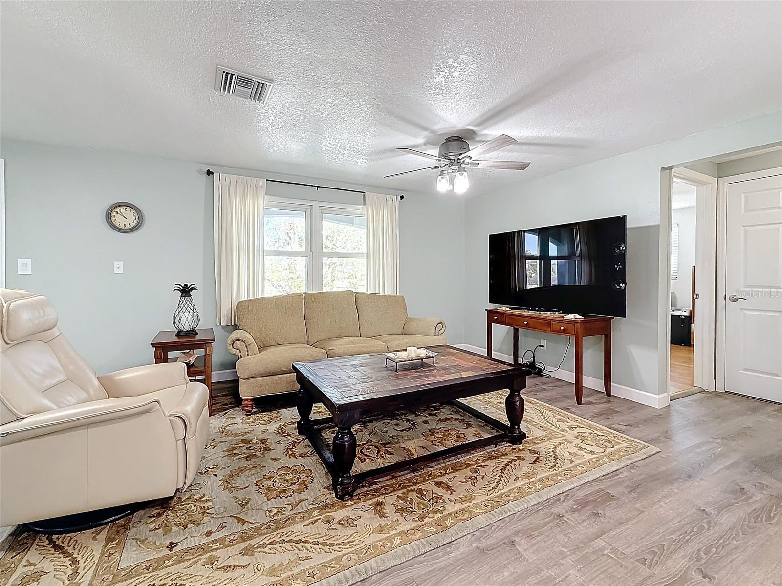 1600 PENNSYLVANIA AVE NE, ST PETERSBURG, FL, 33703