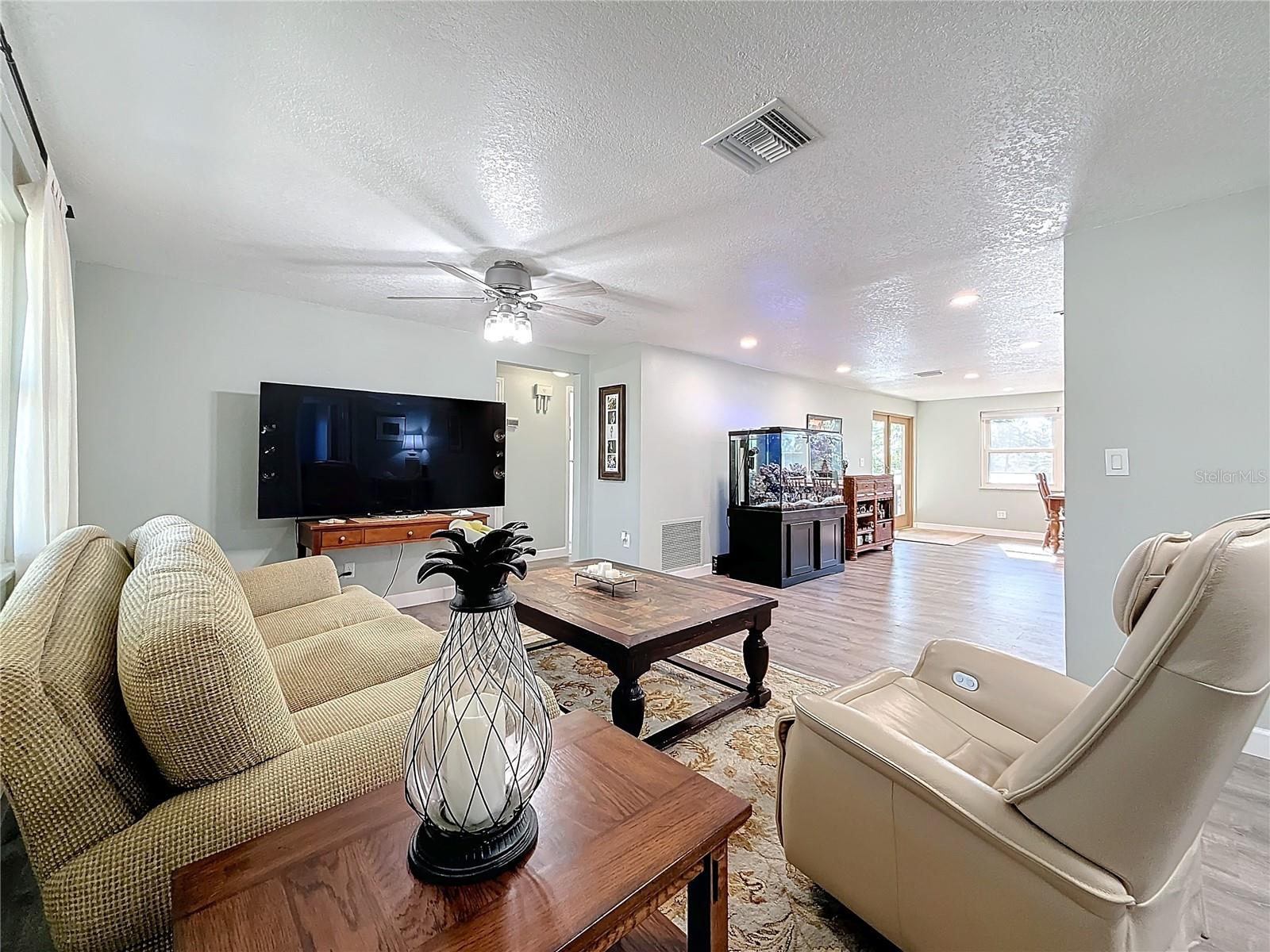 1600 PENNSYLVANIA AVE NE, ST PETERSBURG, FL, 33703