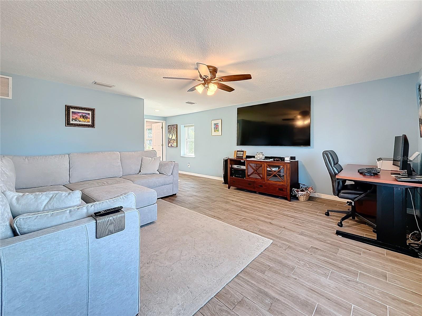 1600 PENNSYLVANIA AVE NE, ST PETERSBURG, FL, 33703