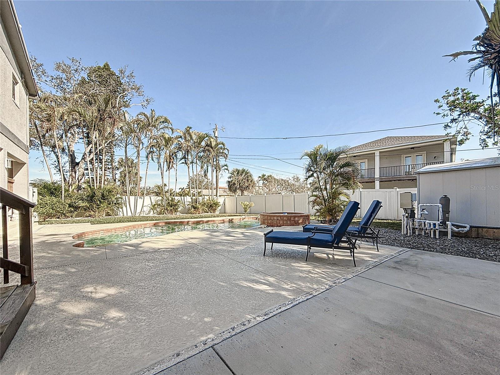 1600 PENNSYLVANIA AVE NE, ST PETERSBURG, FL, 33703
