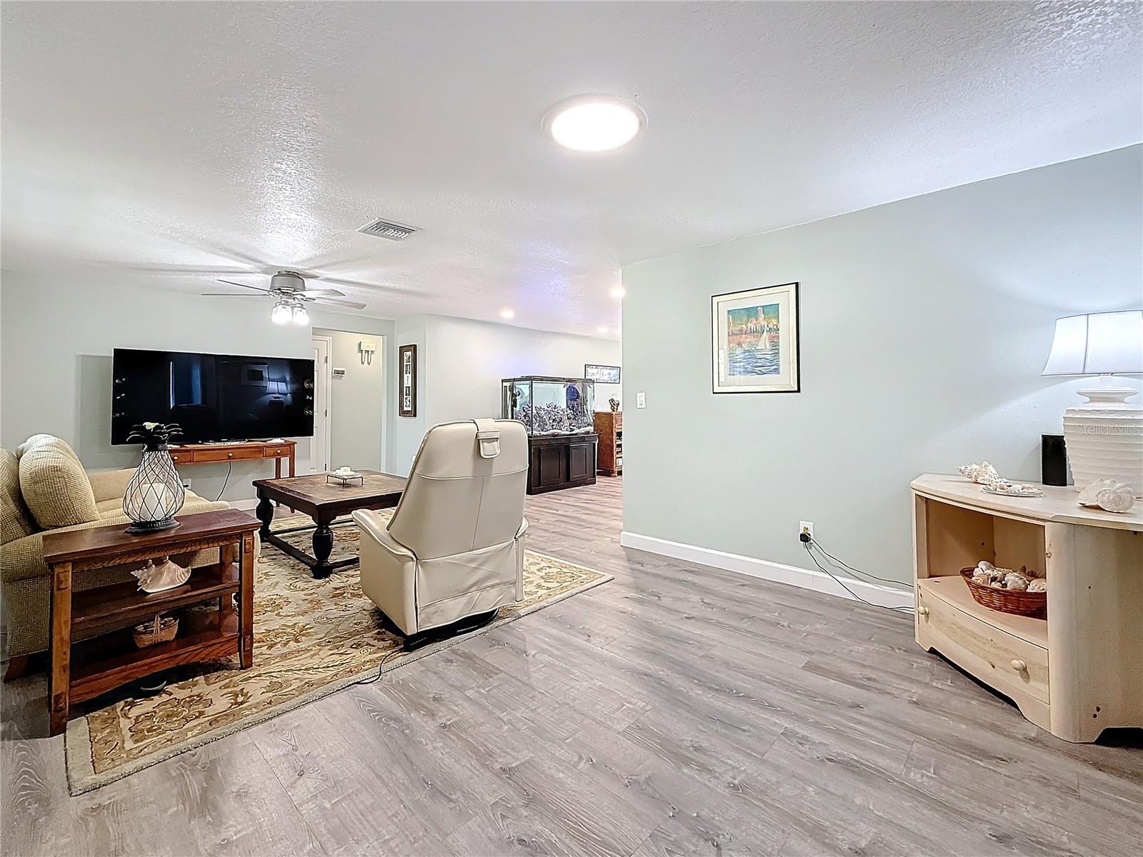 1600 PENNSYLVANIA AVE NE, ST PETERSBURG, FL, 33703