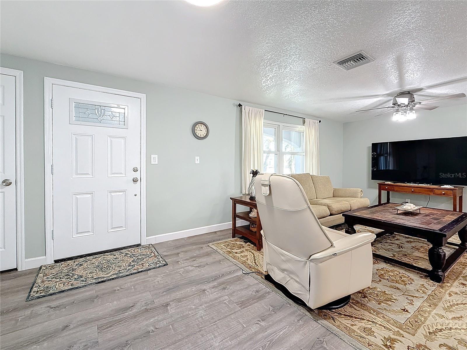 1600 PENNSYLVANIA AVE NE, ST PETERSBURG, FL, 33703