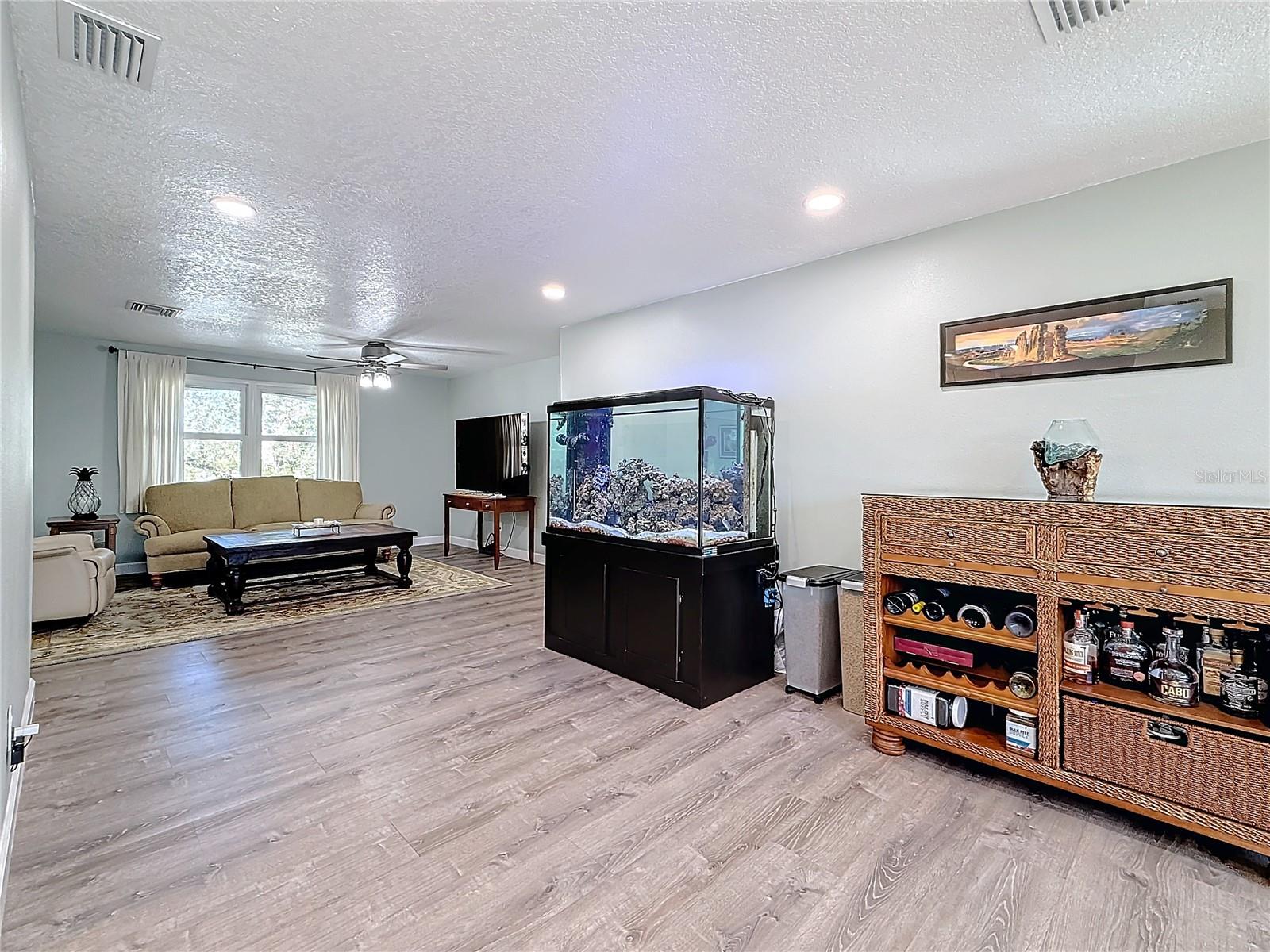 1600 PENNSYLVANIA AVE NE, ST PETERSBURG, FL, 33703