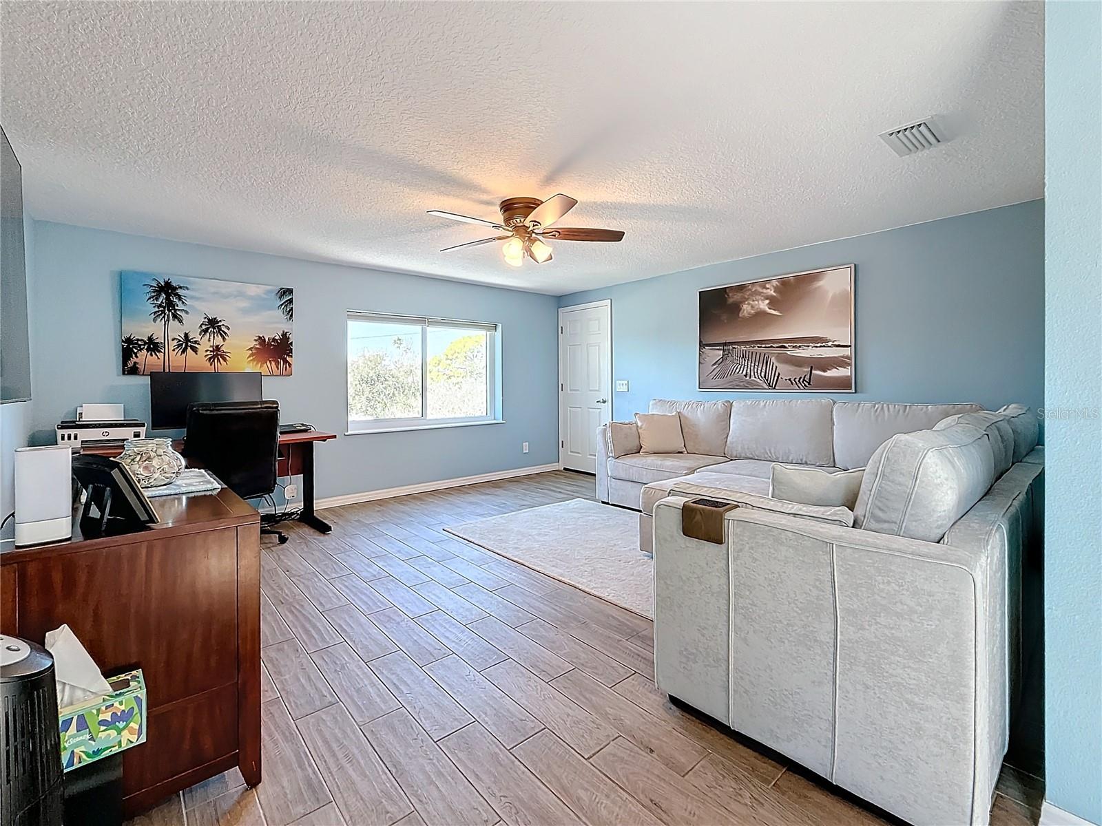 1600 PENNSYLVANIA AVE NE, ST PETERSBURG, FL, 33703