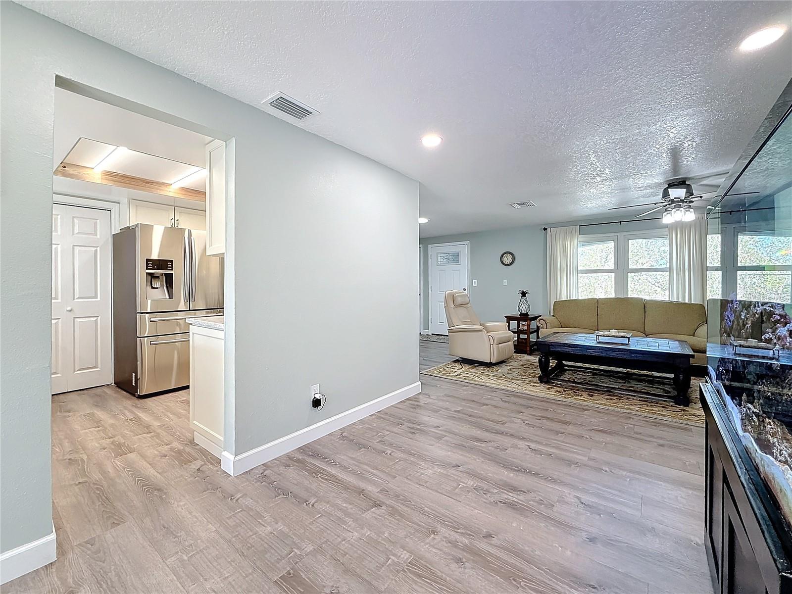 1600 PENNSYLVANIA AVE NE, ST PETERSBURG, FL, 33703