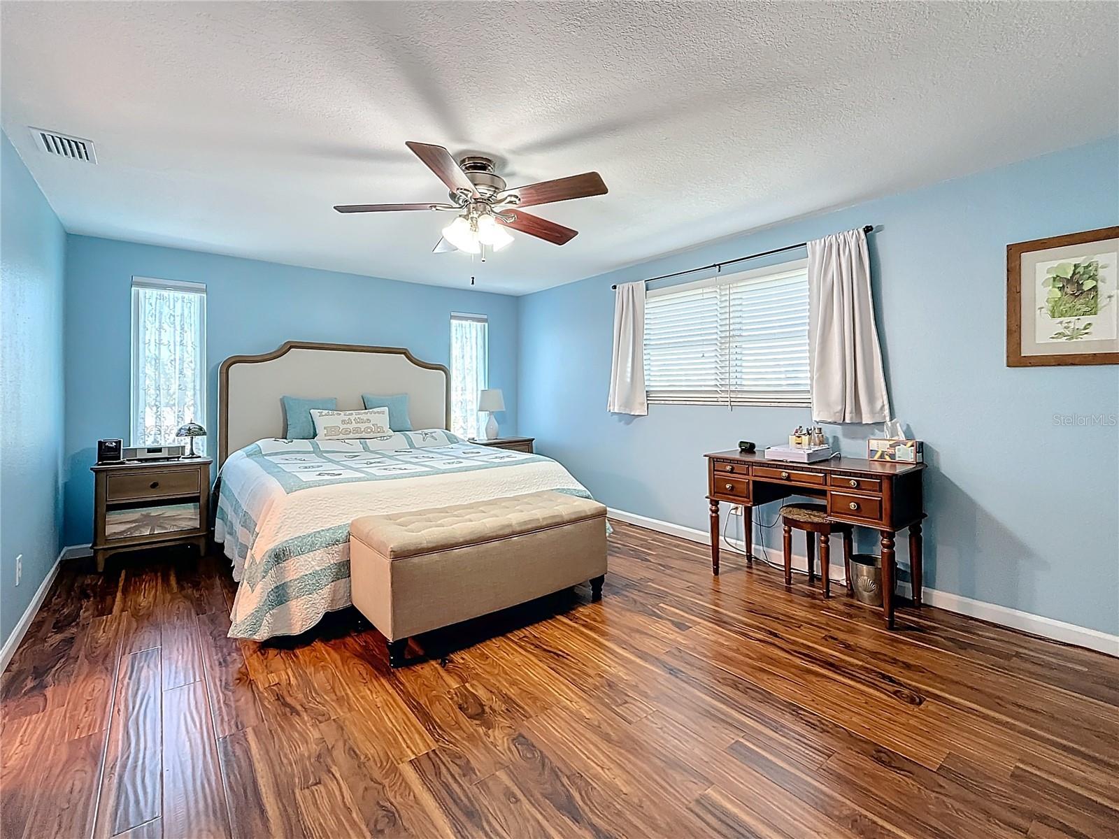 1600 PENNSYLVANIA AVE NE, ST PETERSBURG, FL, 33703