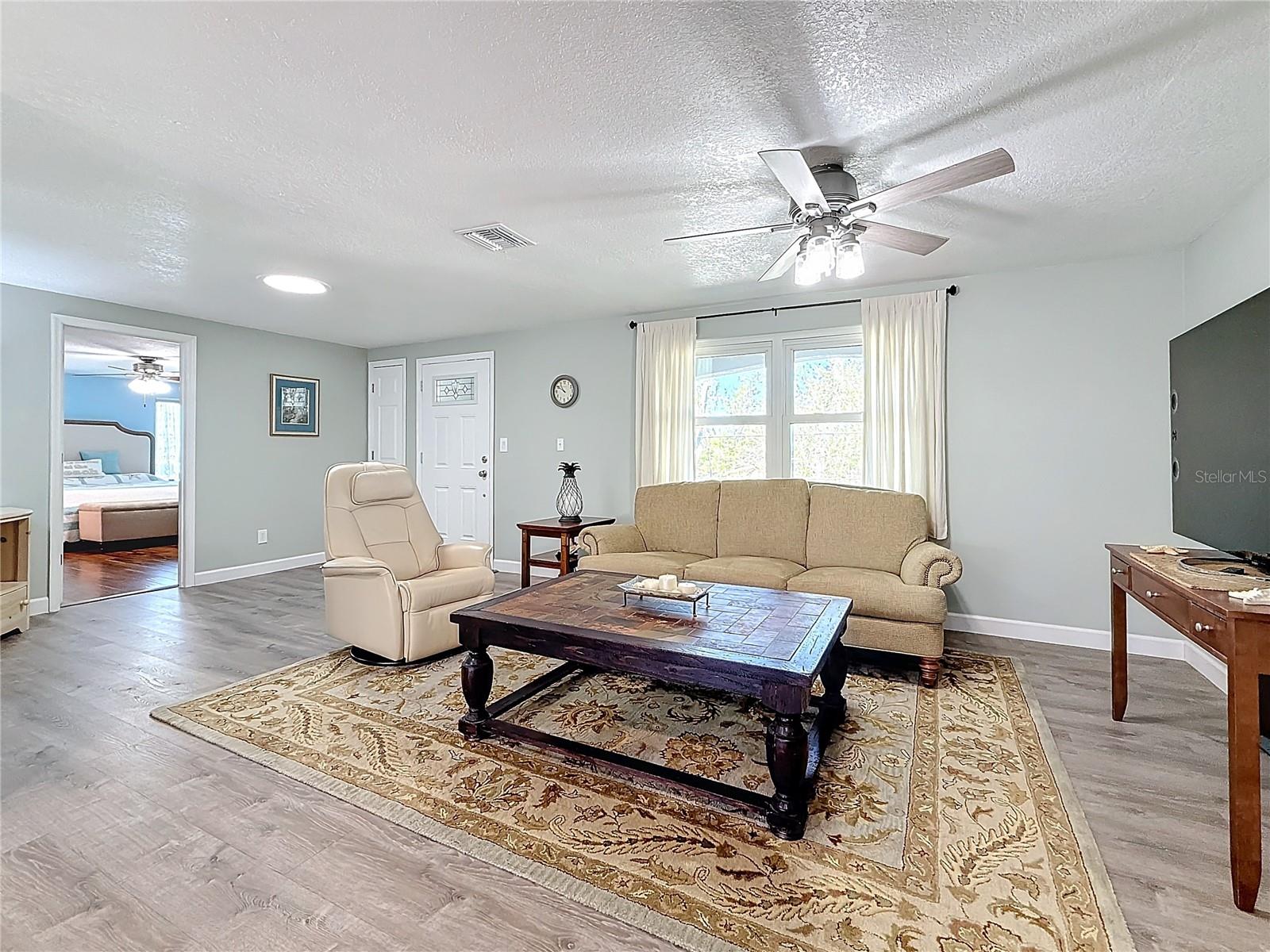 1600 PENNSYLVANIA AVE NE, ST PETERSBURG, FL, 33703