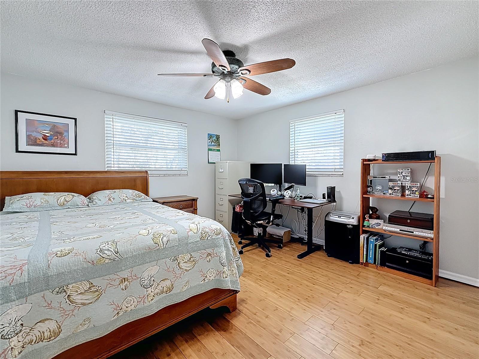 1600 PENNSYLVANIA AVE NE, ST PETERSBURG, FL, 33703