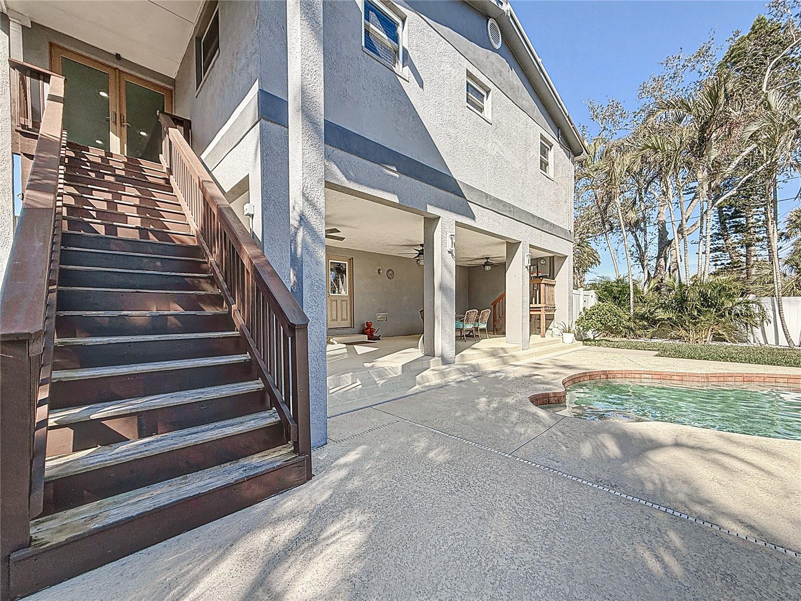 1600 PENNSYLVANIA AVE NE, ST PETERSBURG, FL, 33703