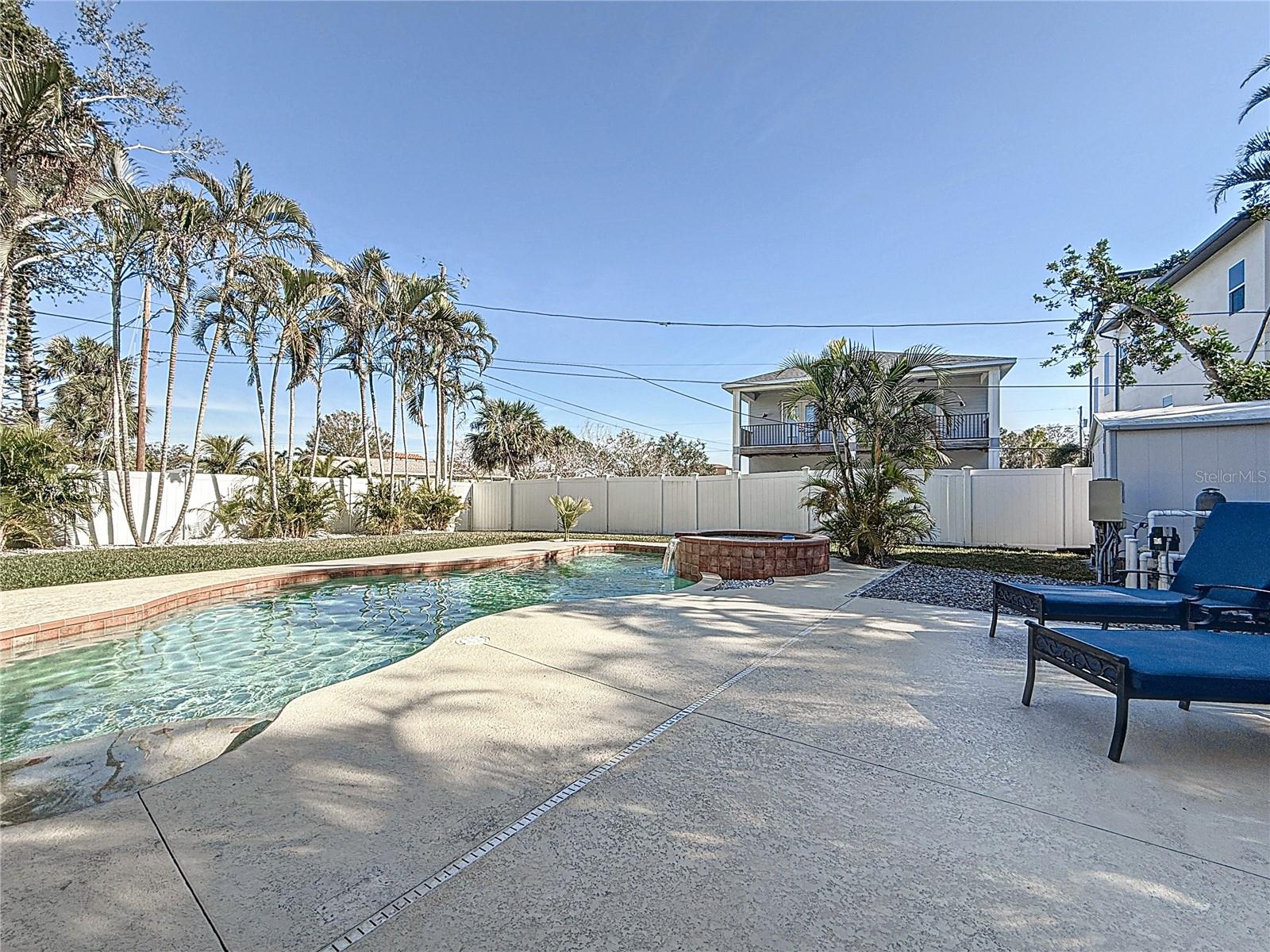 1600 PENNSYLVANIA AVE NE, ST PETERSBURG, FL, 33703
