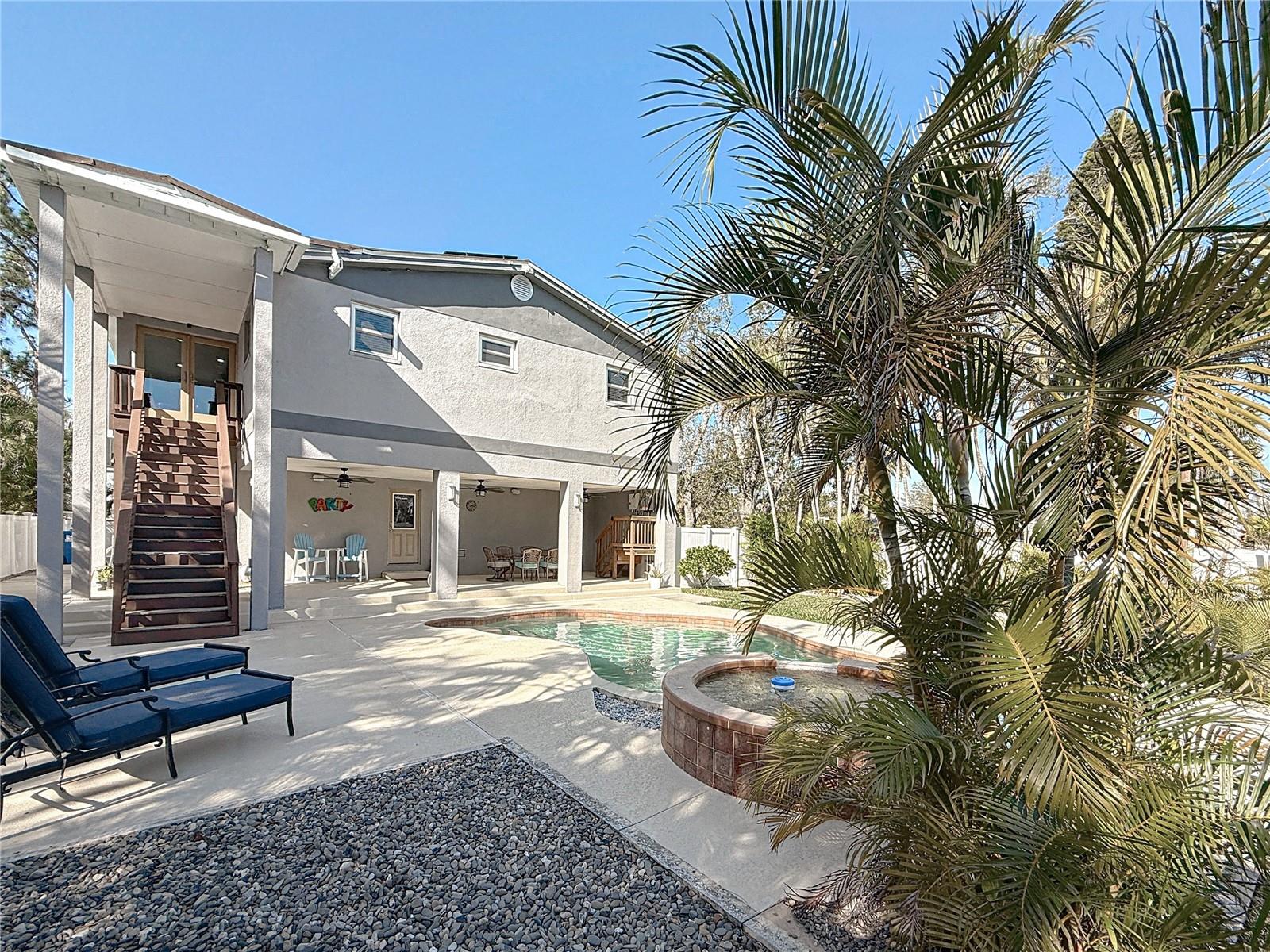 1600 PENNSYLVANIA AVE NE, ST PETERSBURG, FL, 33703