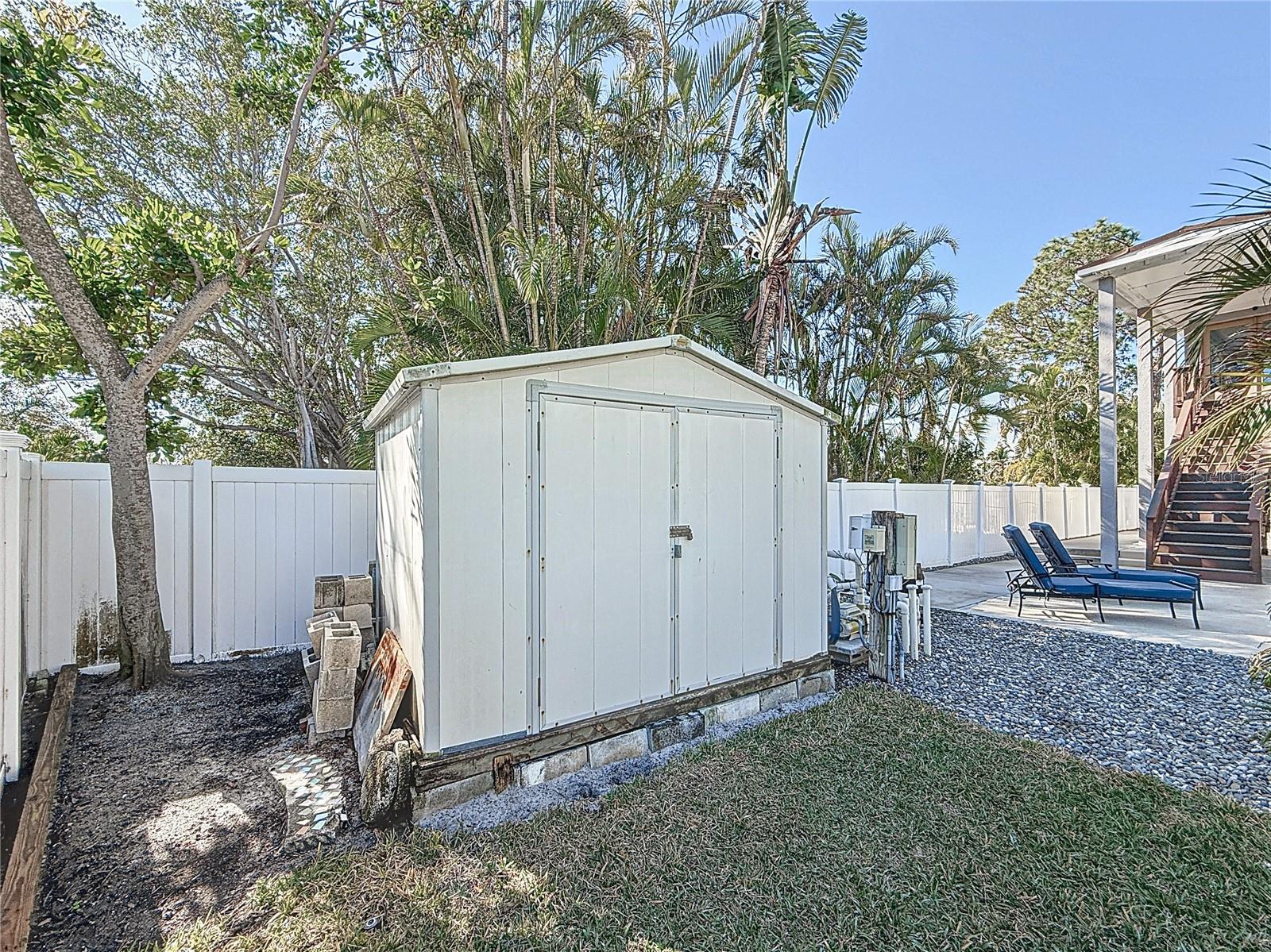 1600 PENNSYLVANIA AVE NE, ST PETERSBURG, FL, 33703