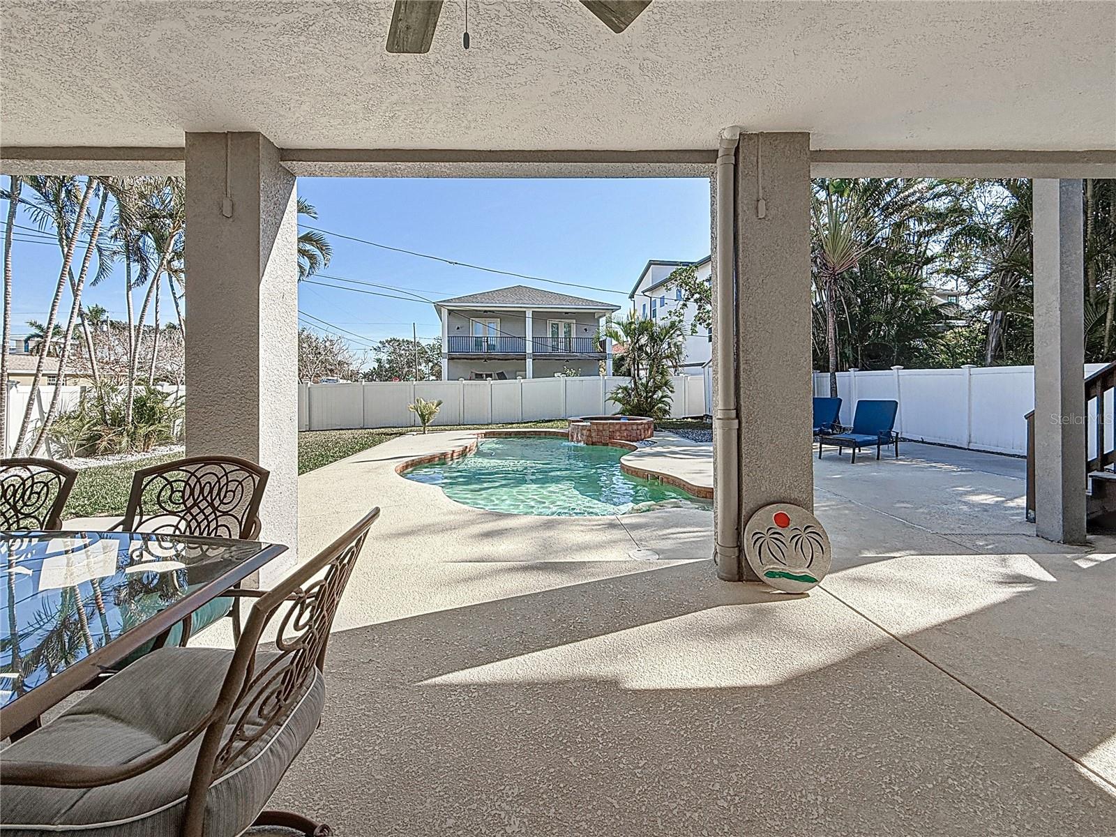 1600 PENNSYLVANIA AVE NE, ST PETERSBURG, FL, 33703