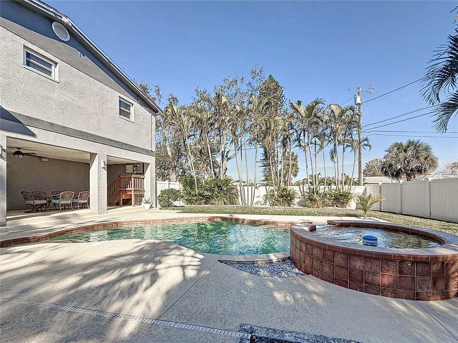 1600 PENNSYLVANIA AVE NE, ST PETERSBURG, FL, 33703