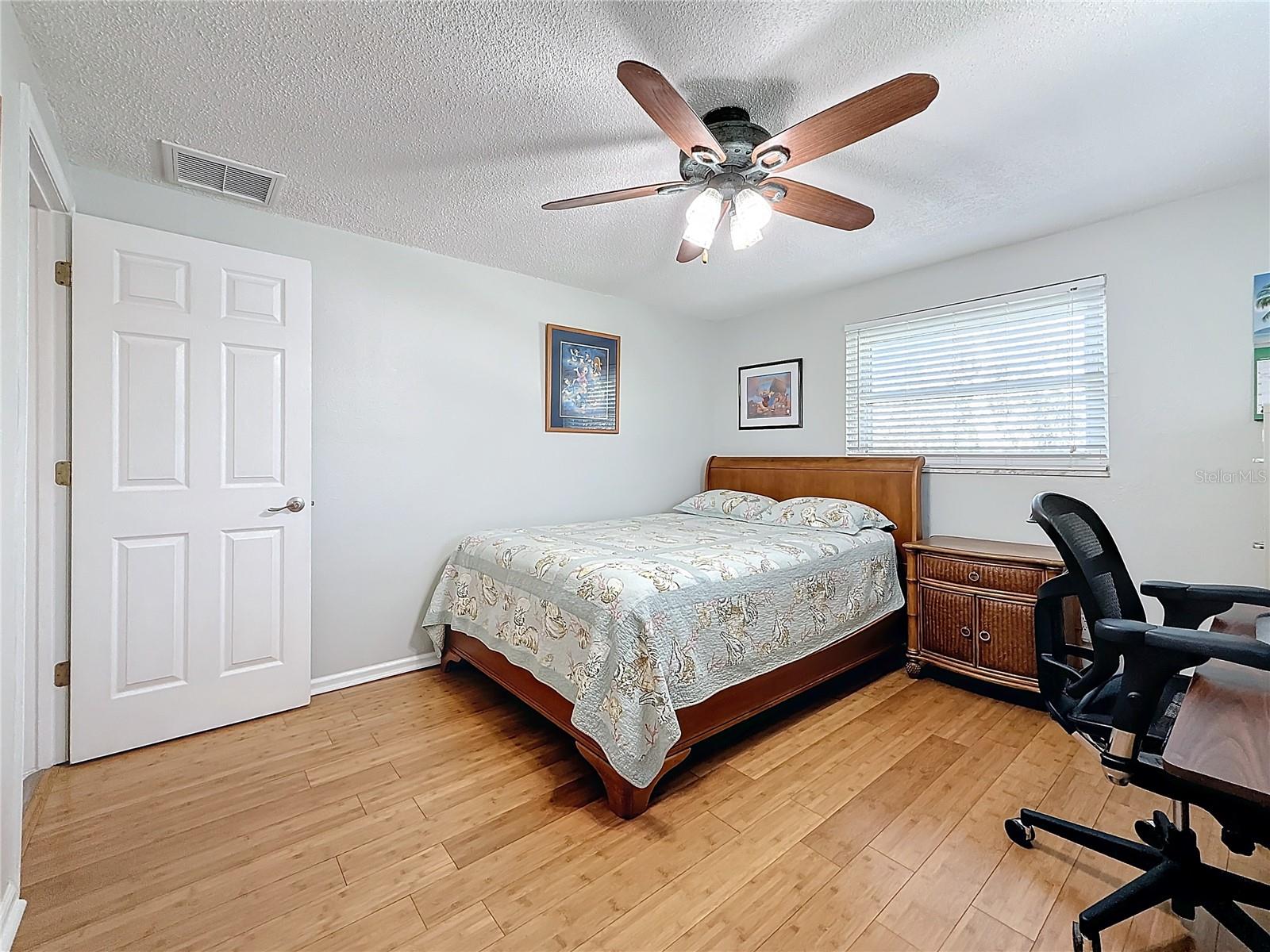 1600 PENNSYLVANIA AVE NE, ST PETERSBURG, FL, 33703
