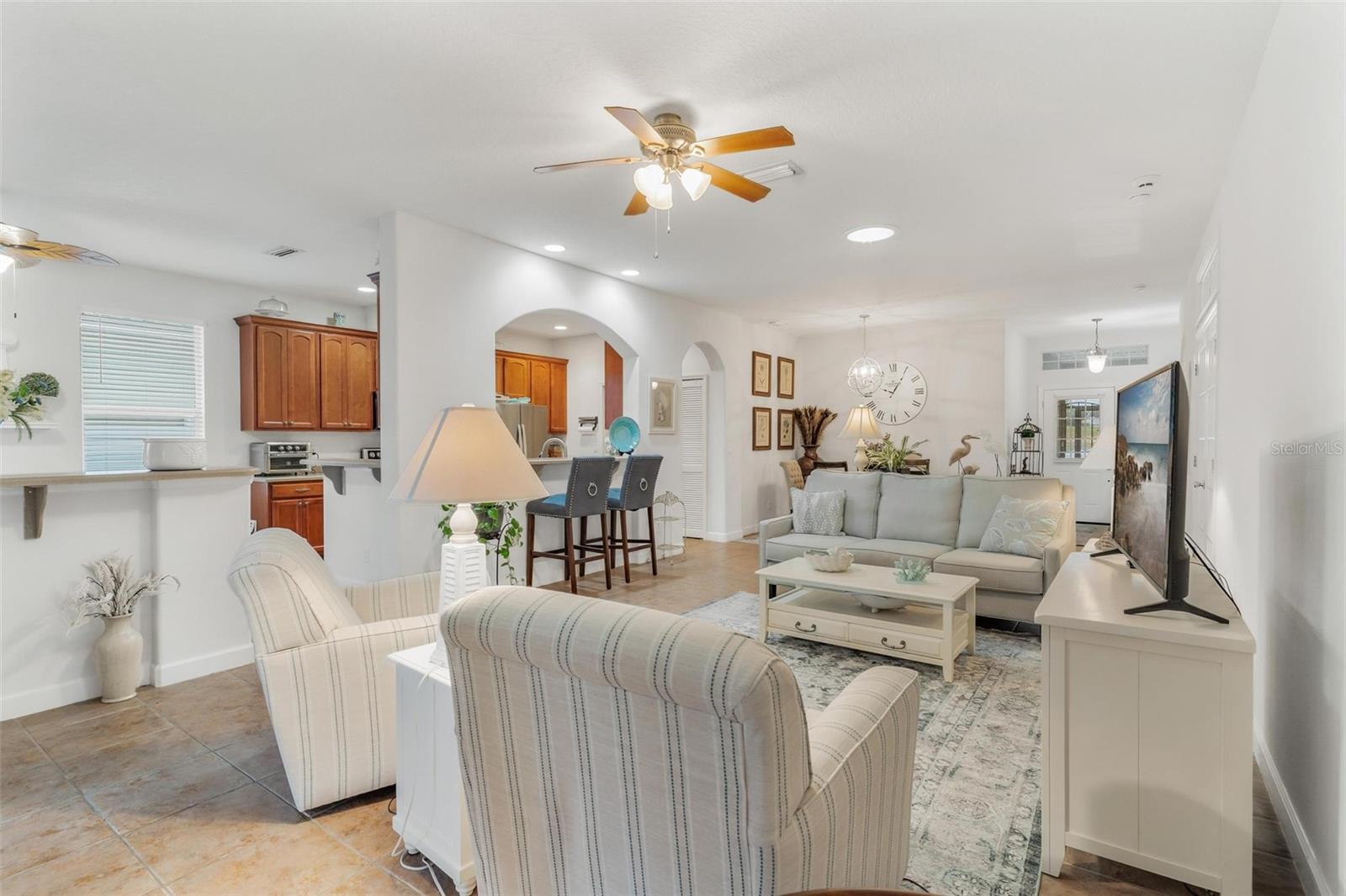 6342 SANDERS GROVE CIR, OKAHUMPKA, FL, 34762