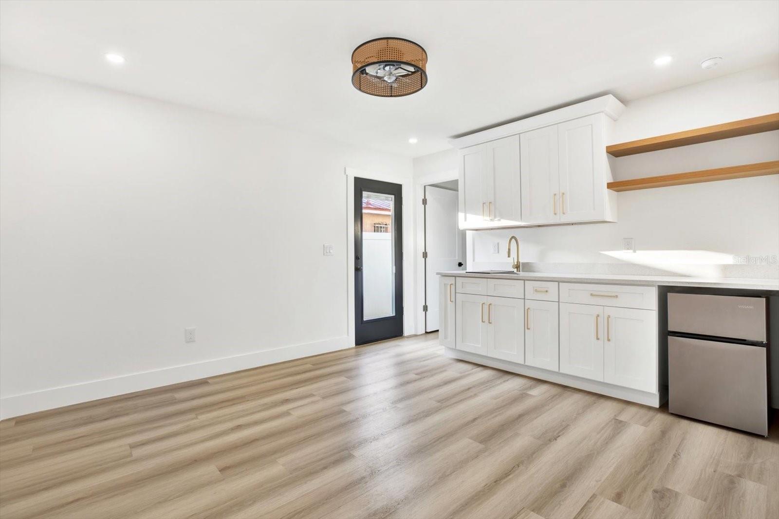 2905 W COLLINS ST, TAMPA, FL, 33607