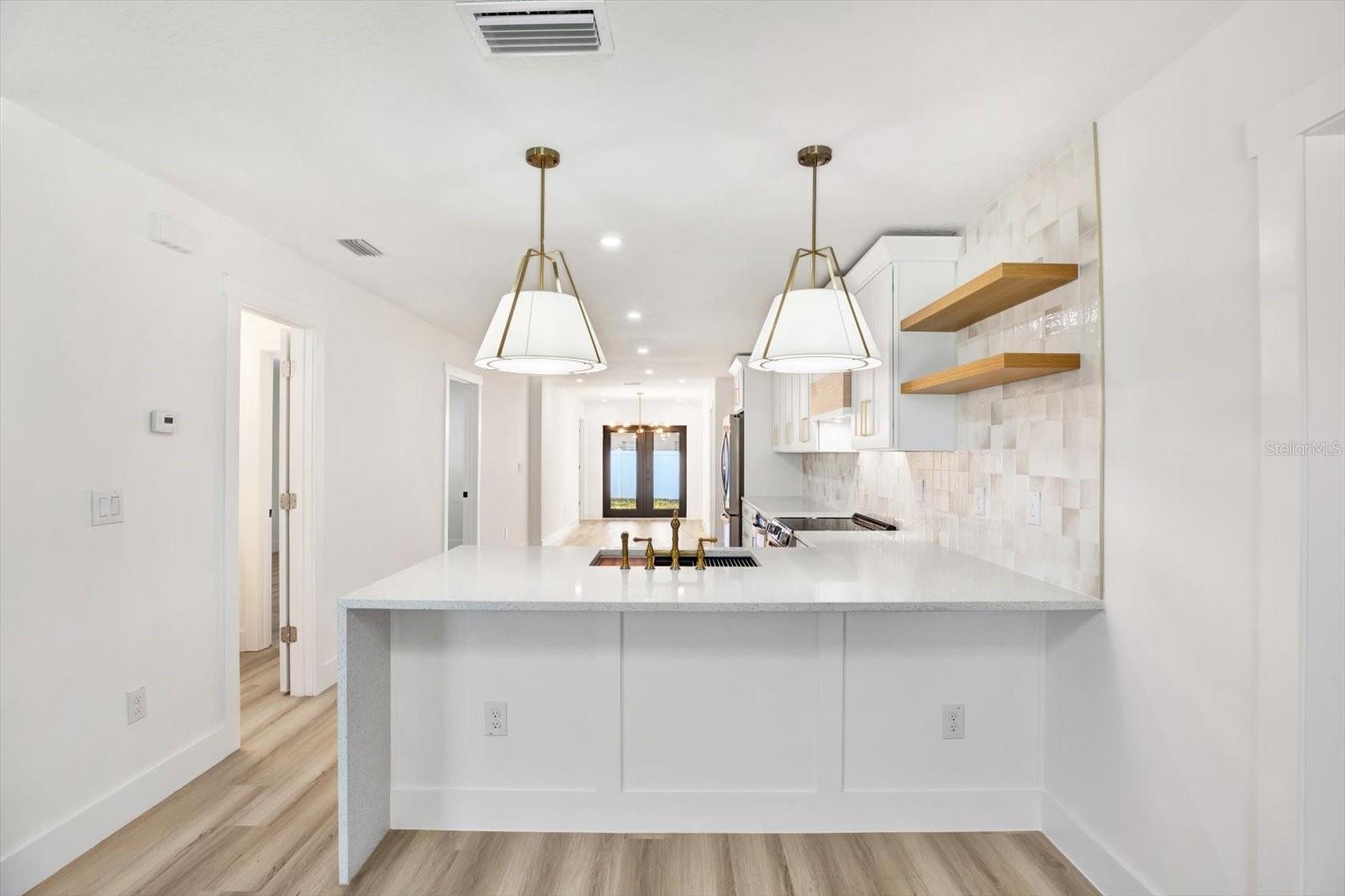 2905 W COLLINS ST, TAMPA, FL, 33607