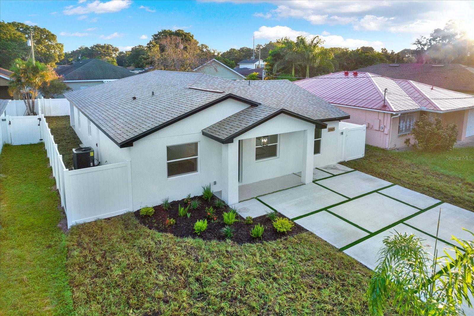 2905 W COLLINS ST, TAMPA, FL, 33607
