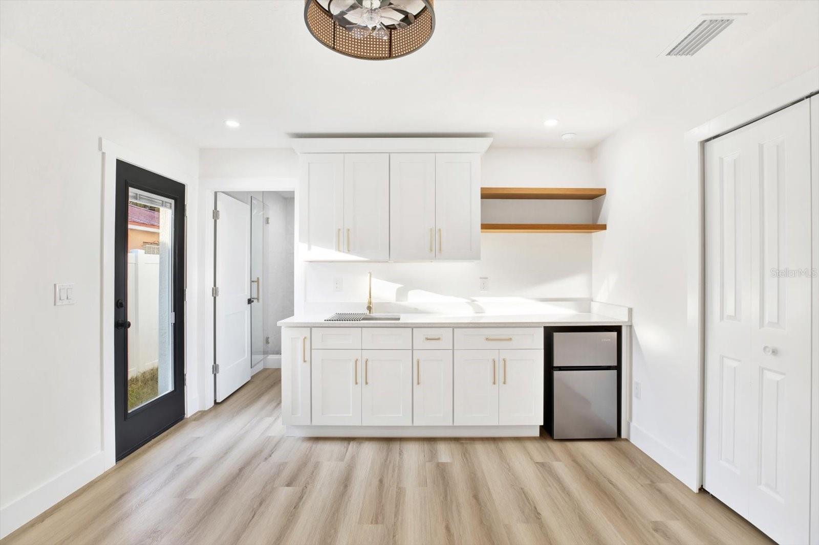 2905 W COLLINS ST, TAMPA, FL, 33607