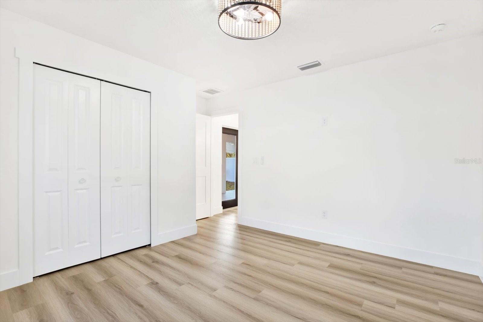2905 W COLLINS ST, TAMPA, FL, 33607