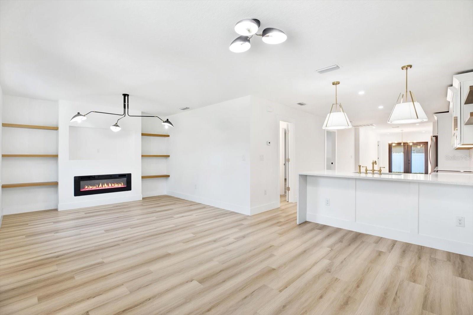 2905 W COLLINS ST, TAMPA, FL, 33607