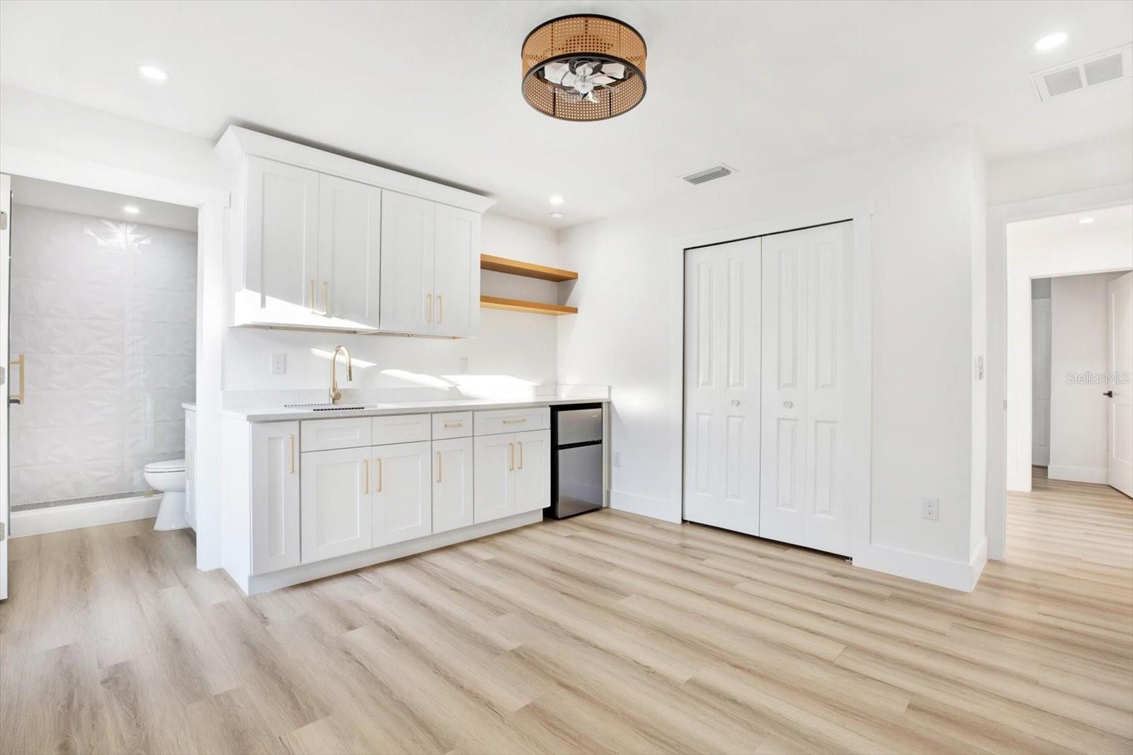 2905 W COLLINS ST, TAMPA, FL, 33607