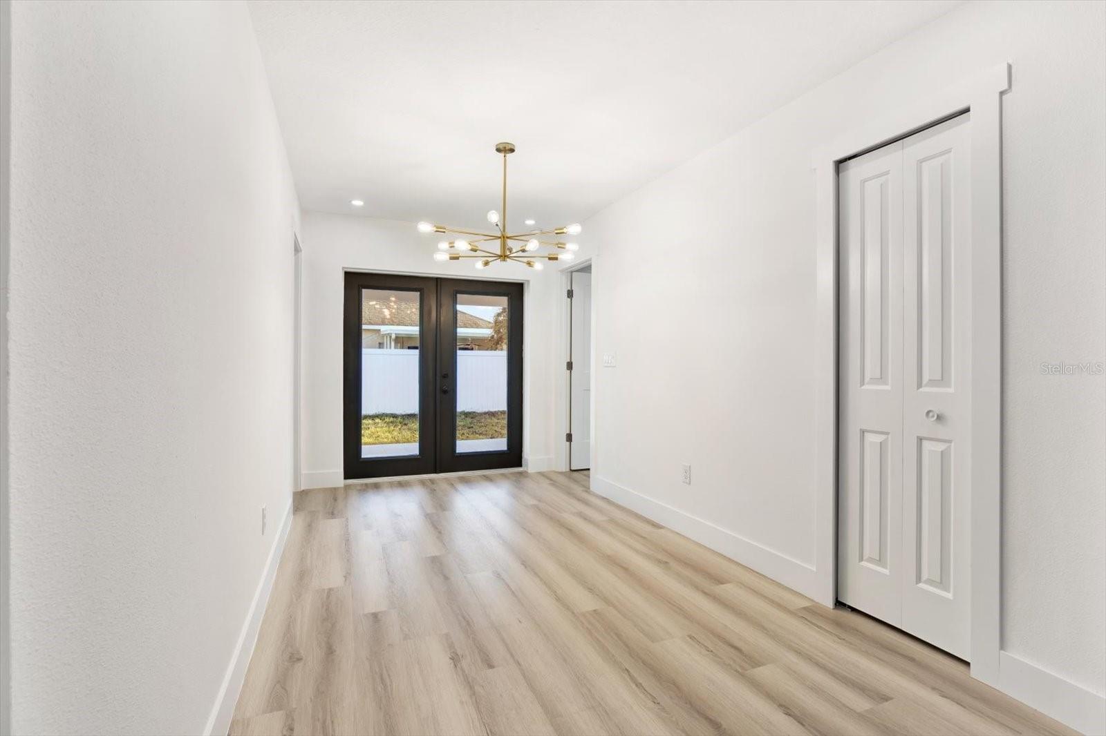 2905 W COLLINS ST, TAMPA, FL, 33607