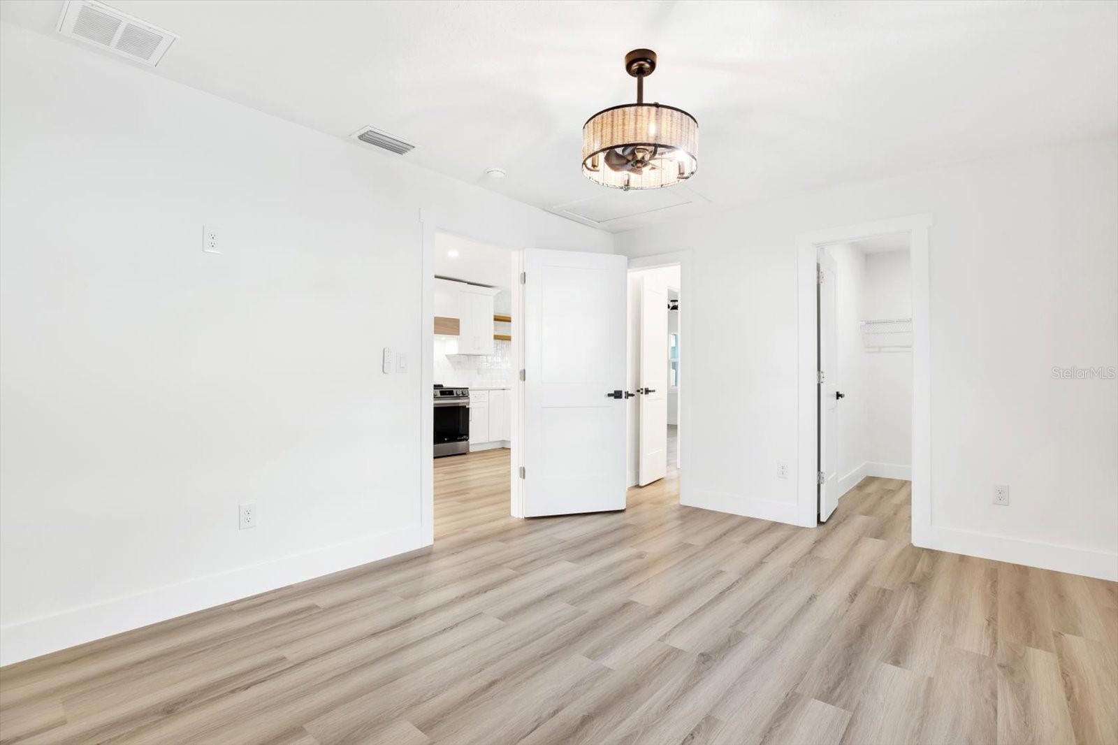 2905 W COLLINS ST, TAMPA, FL, 33607
