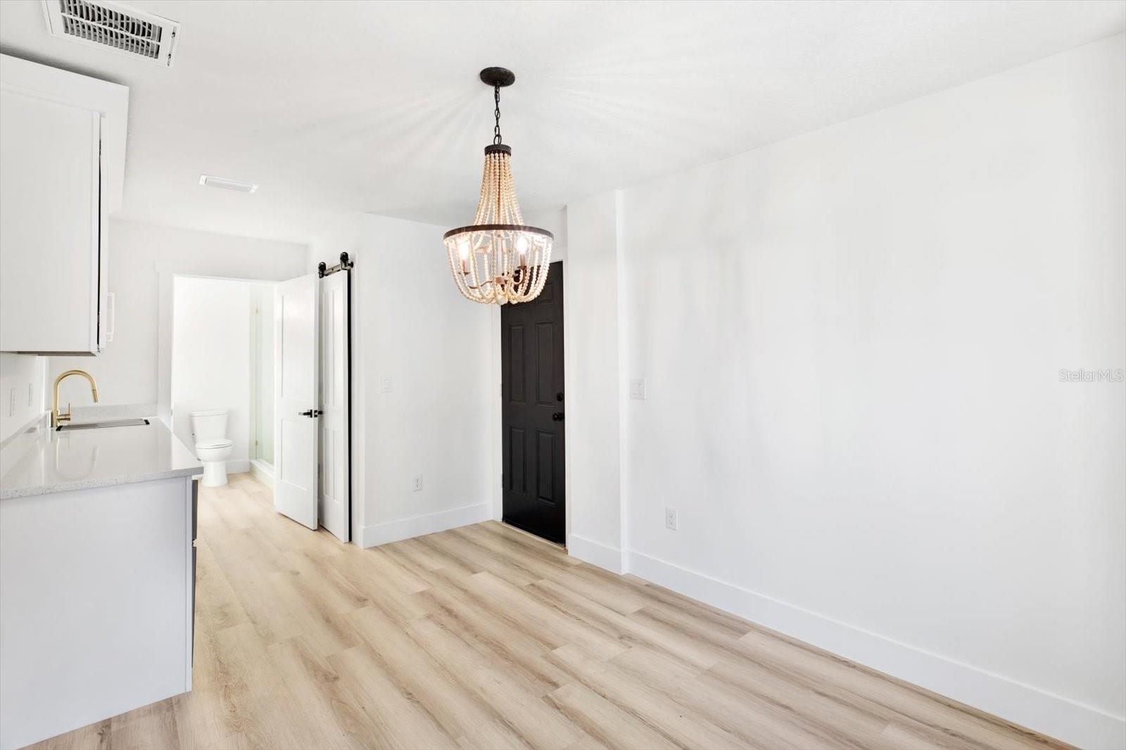 2905 W COLLINS ST, TAMPA, FL, 33607