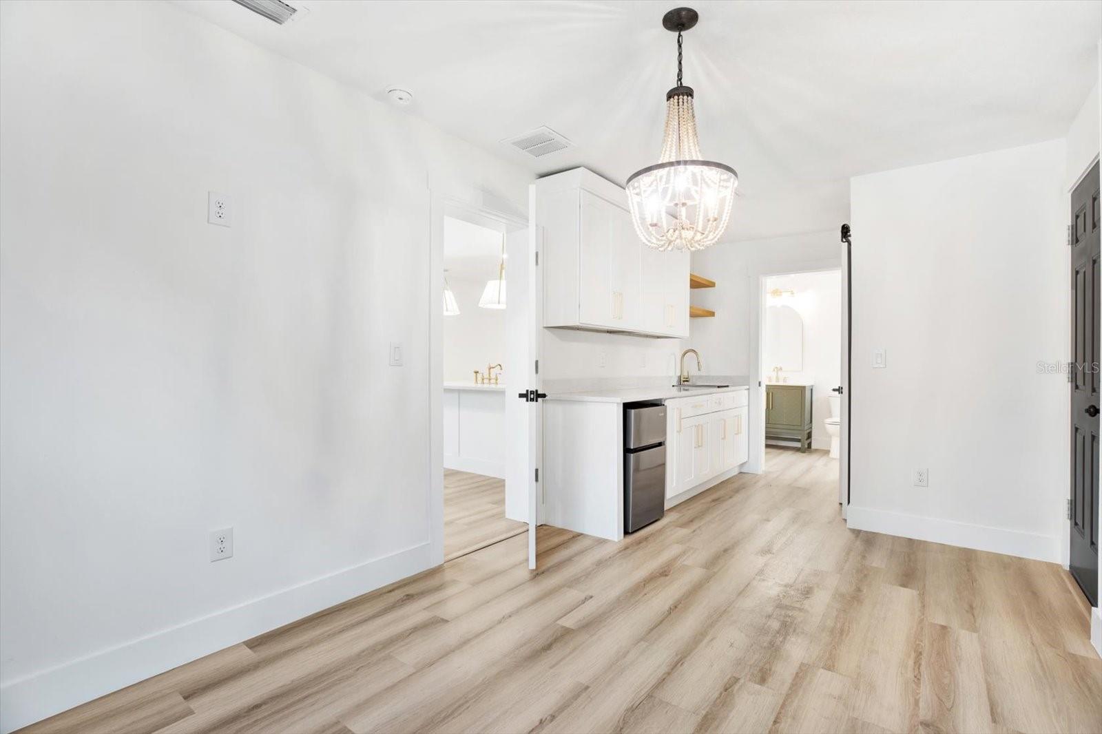 2905 W COLLINS ST, TAMPA, FL, 33607