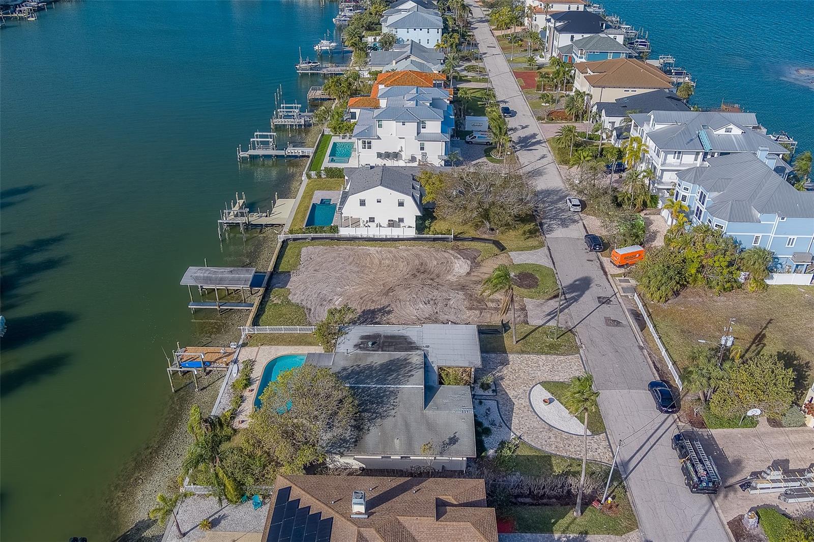 21 N PINE CIR, BELLEAIR, FL, 33756