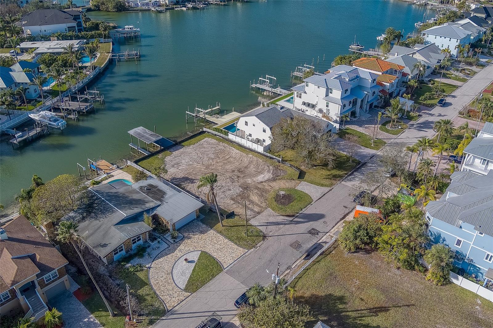 21 N PINE CIR, BELLEAIR, FL, 33756