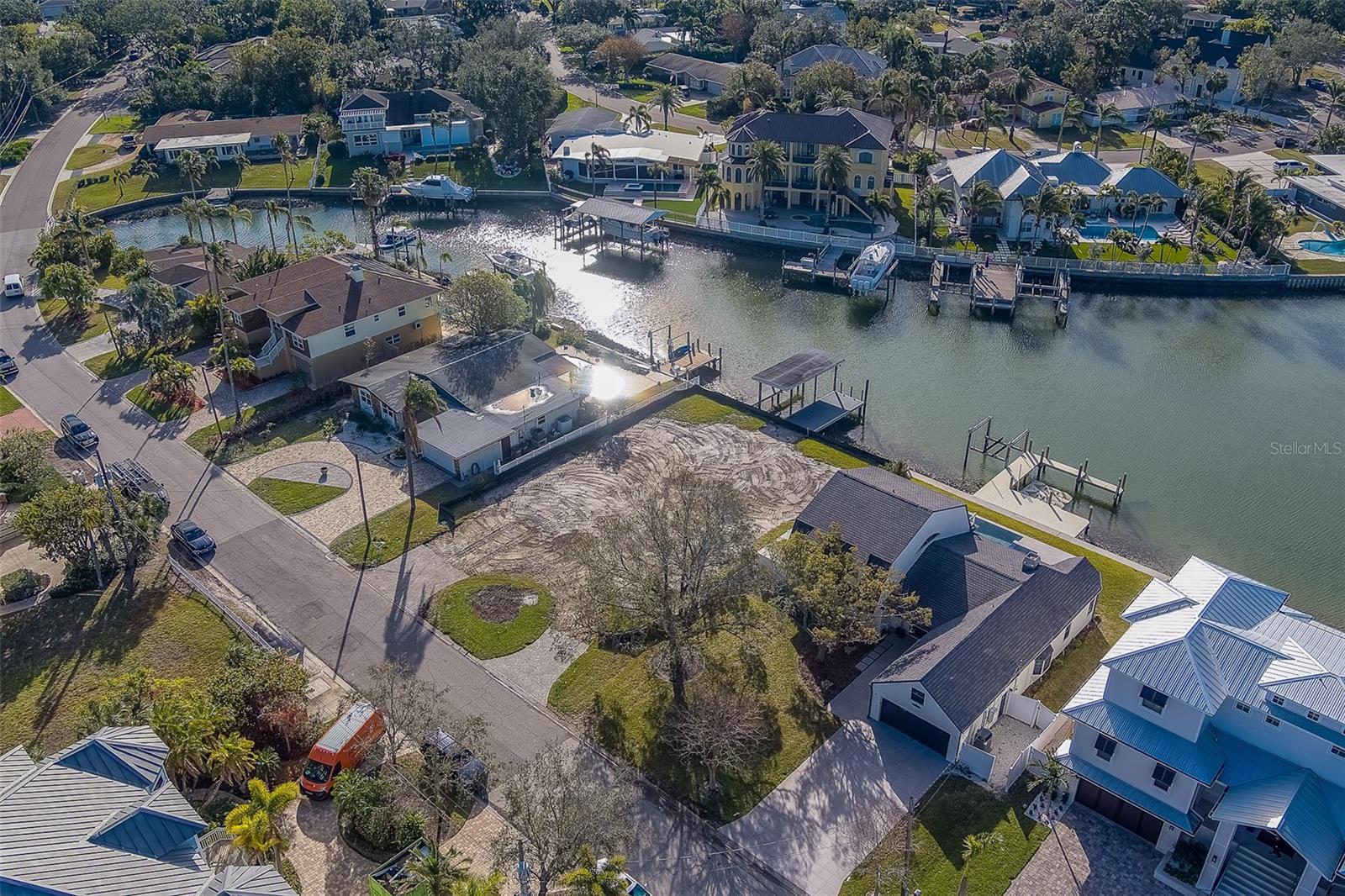 21 N PINE CIR, BELLEAIR, FL, 33756