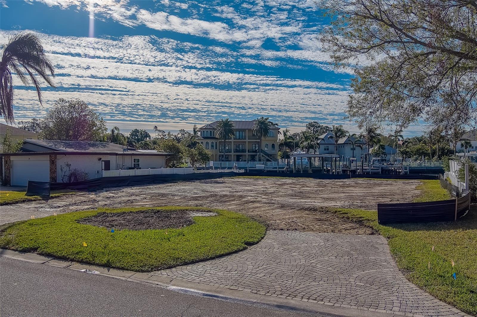 21 N PINE CIR, BELLEAIR, FL, 33756