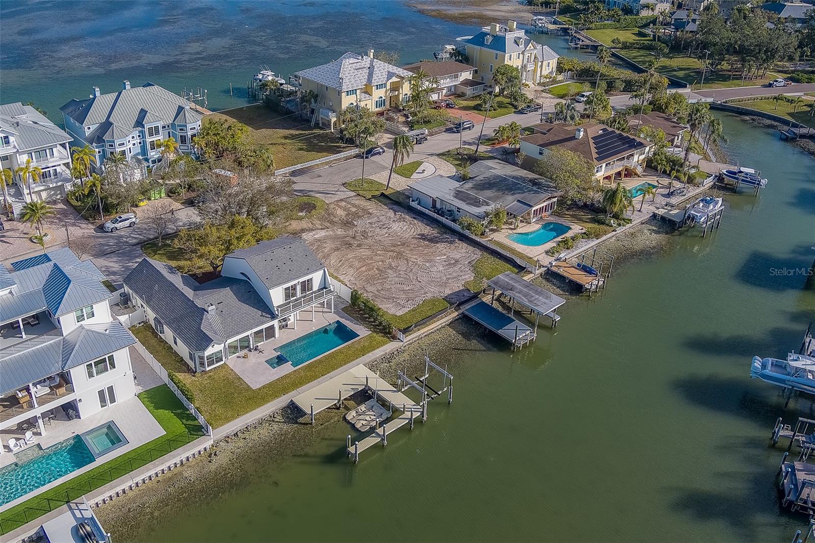 21 N PINE CIR, BELLEAIR, FL, 33756