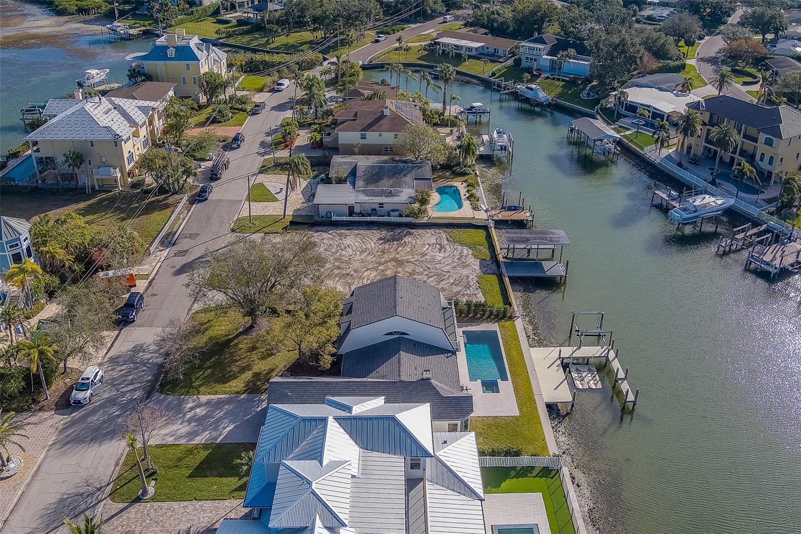 21 N PINE CIR, BELLEAIR, FL, 33756