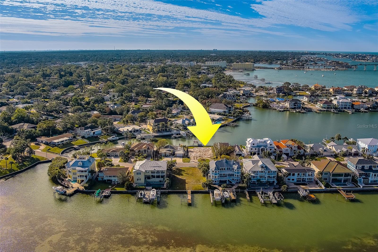 21 N PINE CIR, BELLEAIR, FL, 33756