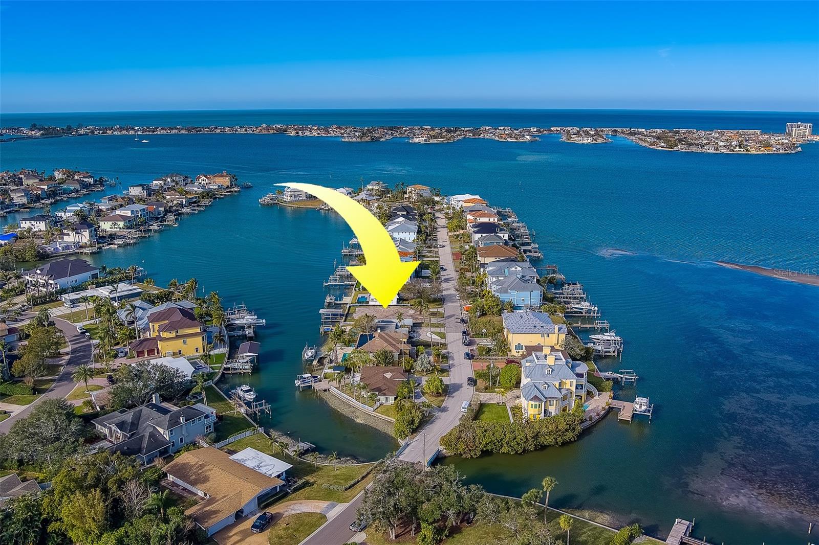 21 N PINE CIR, BELLEAIR, FL, 33756
