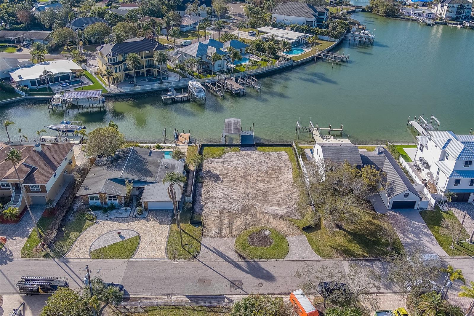 21 N PINE CIR, BELLEAIR, FL, 33756