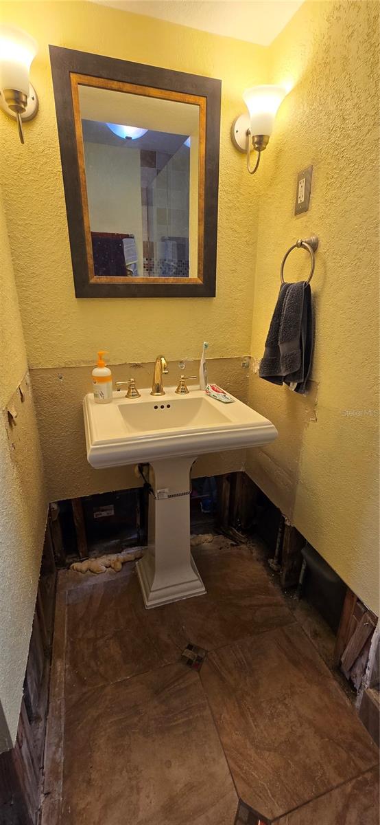 7063 S SHORE DR S, ST PETERSBURG, FL, 33707