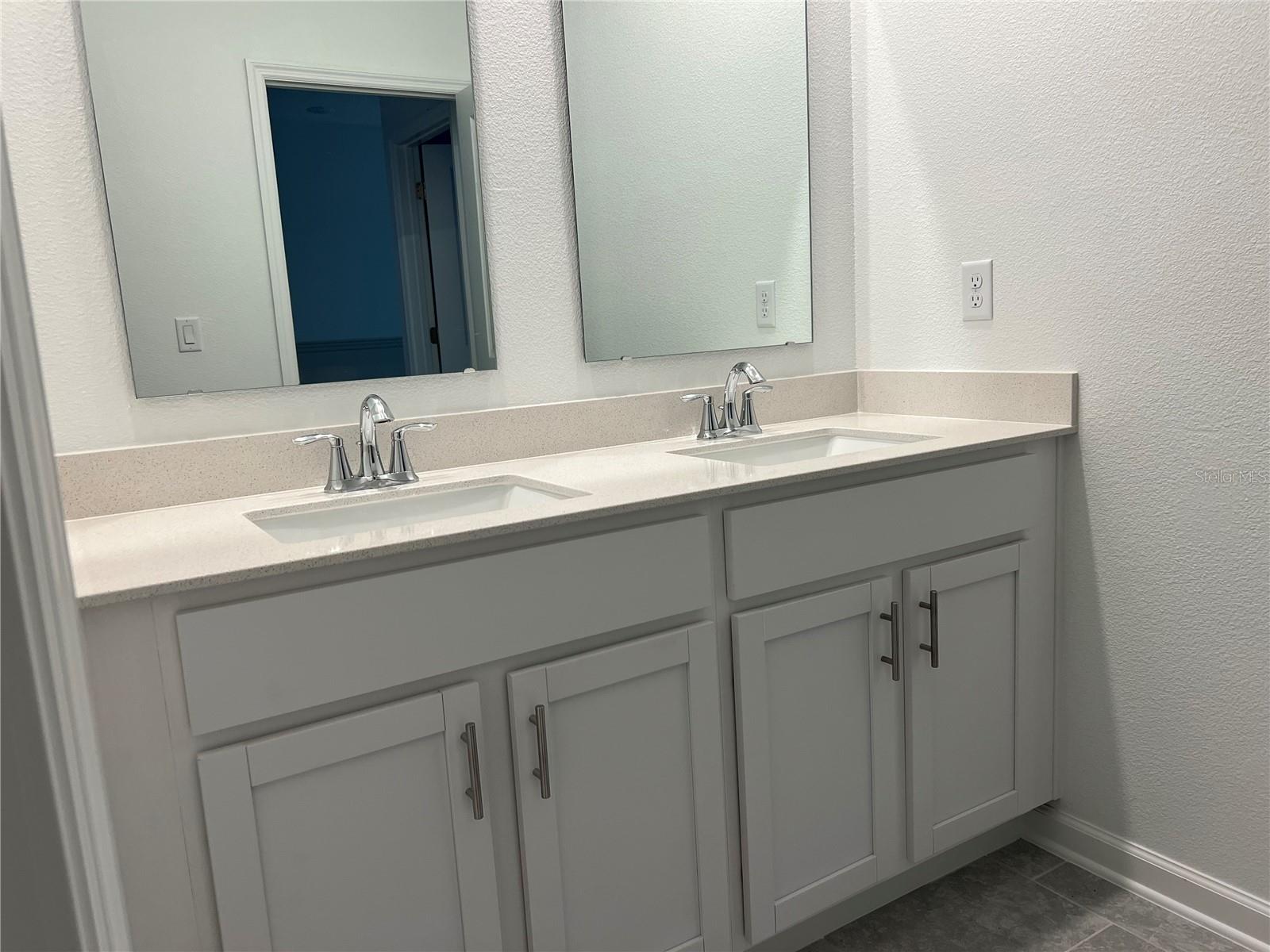 EVERBE, ORLANDO, FL, 32829