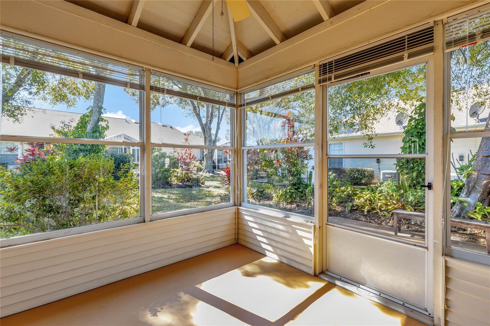 26607 RACQUET CIR, LEESBURG, FL, 34748