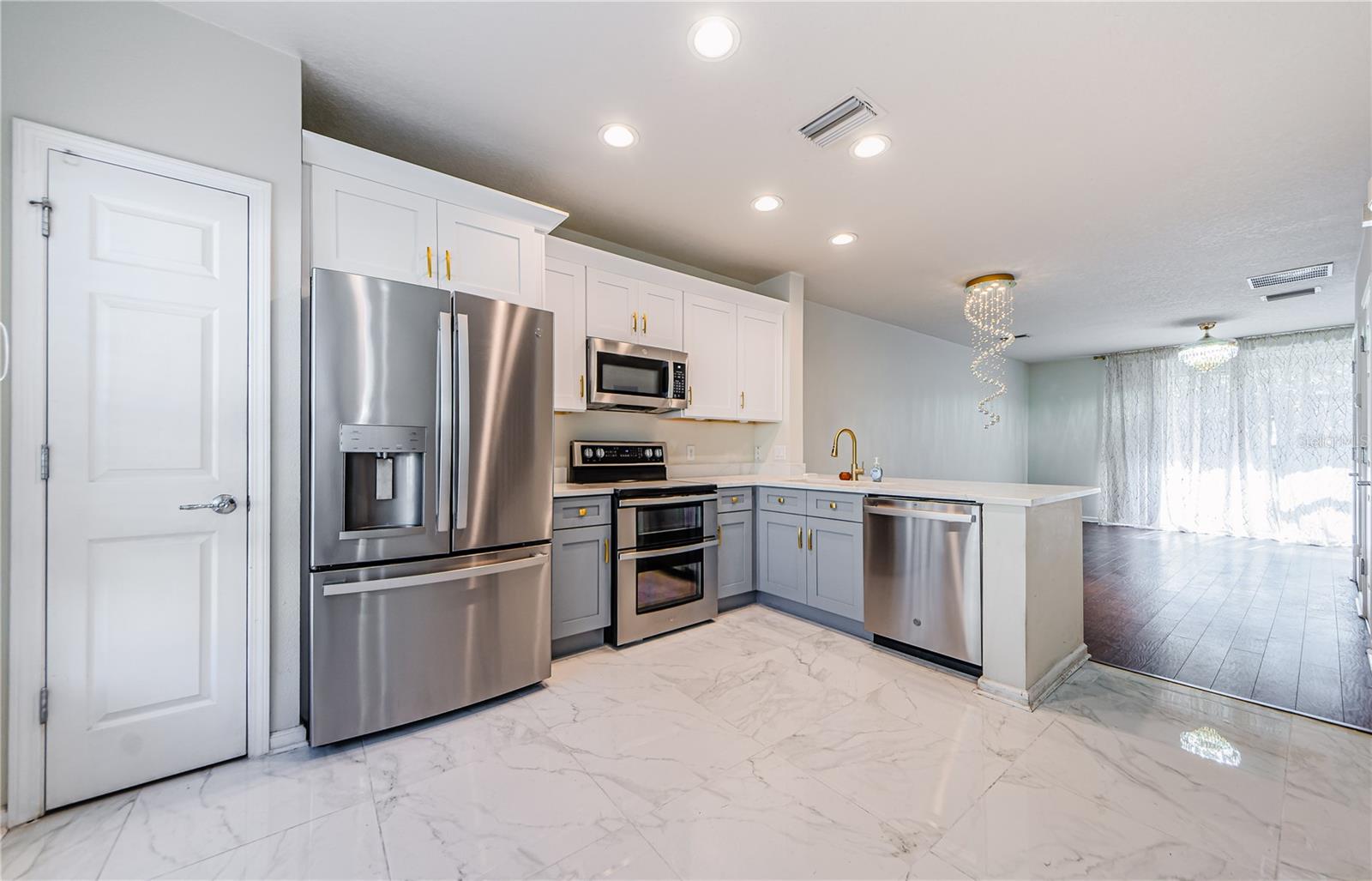 10425 WESTPARK PRESERVE BLVD, TAMPA, FL, 33625