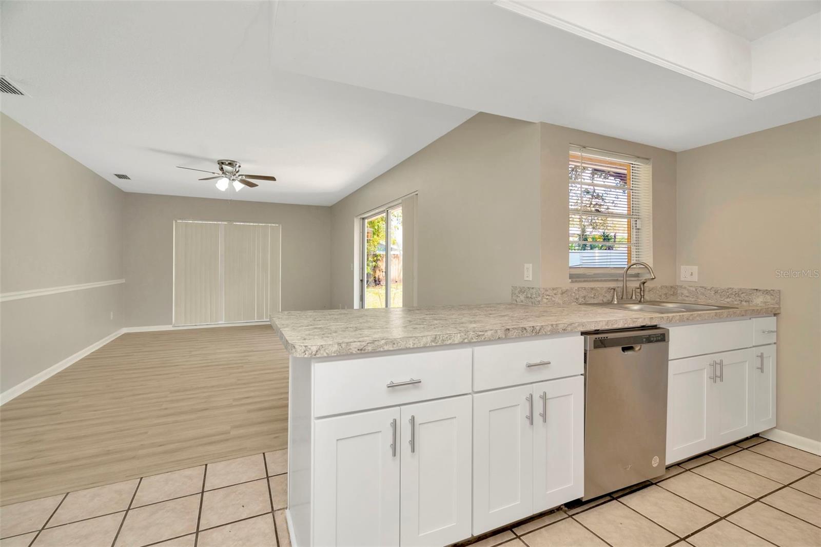5205 LANDSMAN AVE, TAMPA, FL, 33625