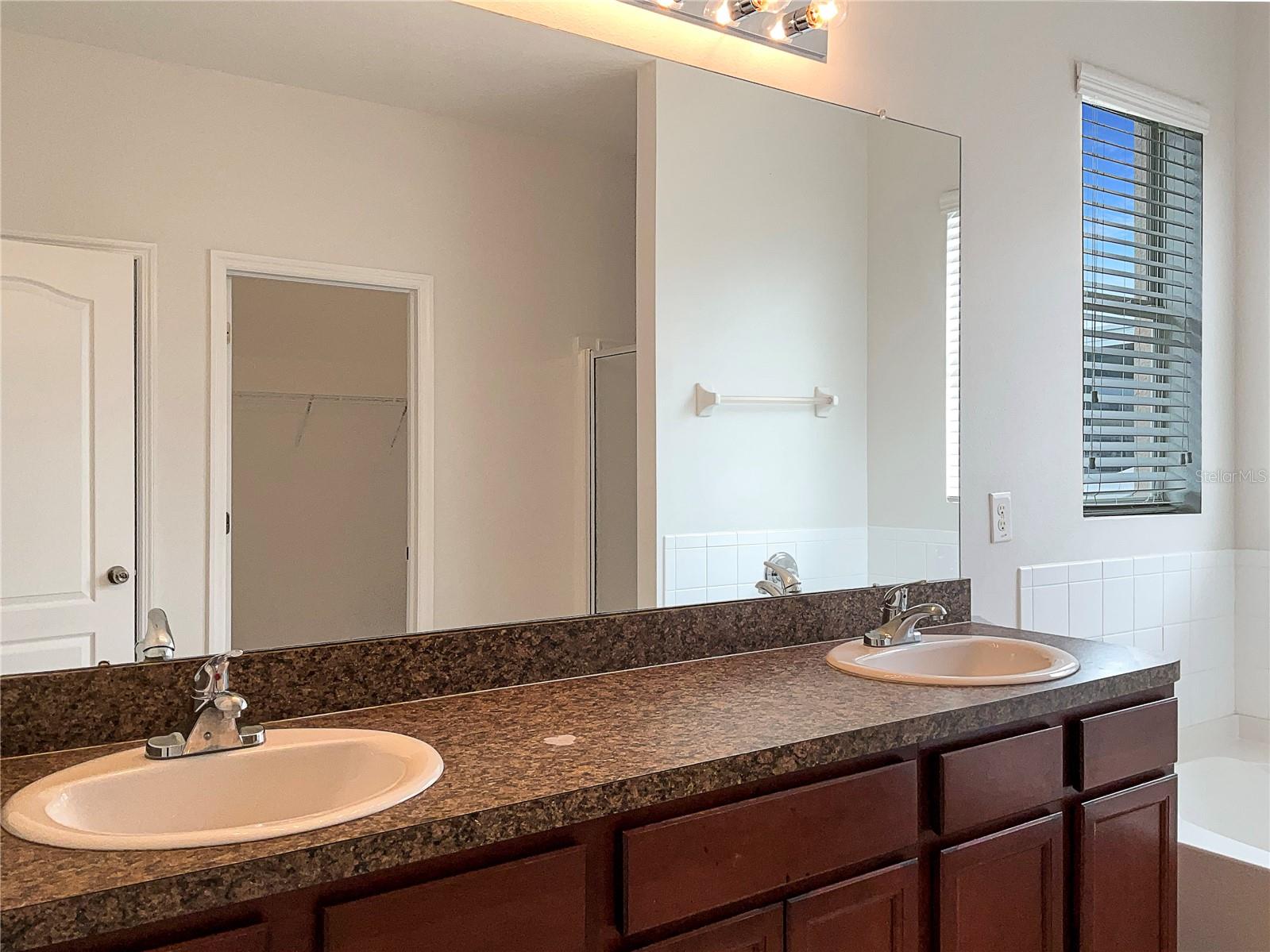 562 VISTA RIDGE DR, RUSKIN, FL, 33570